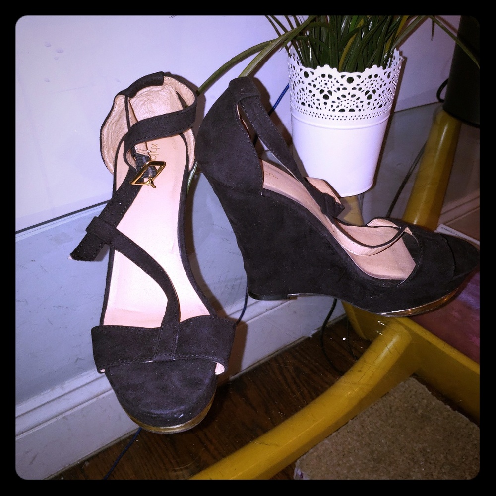 black  platforms